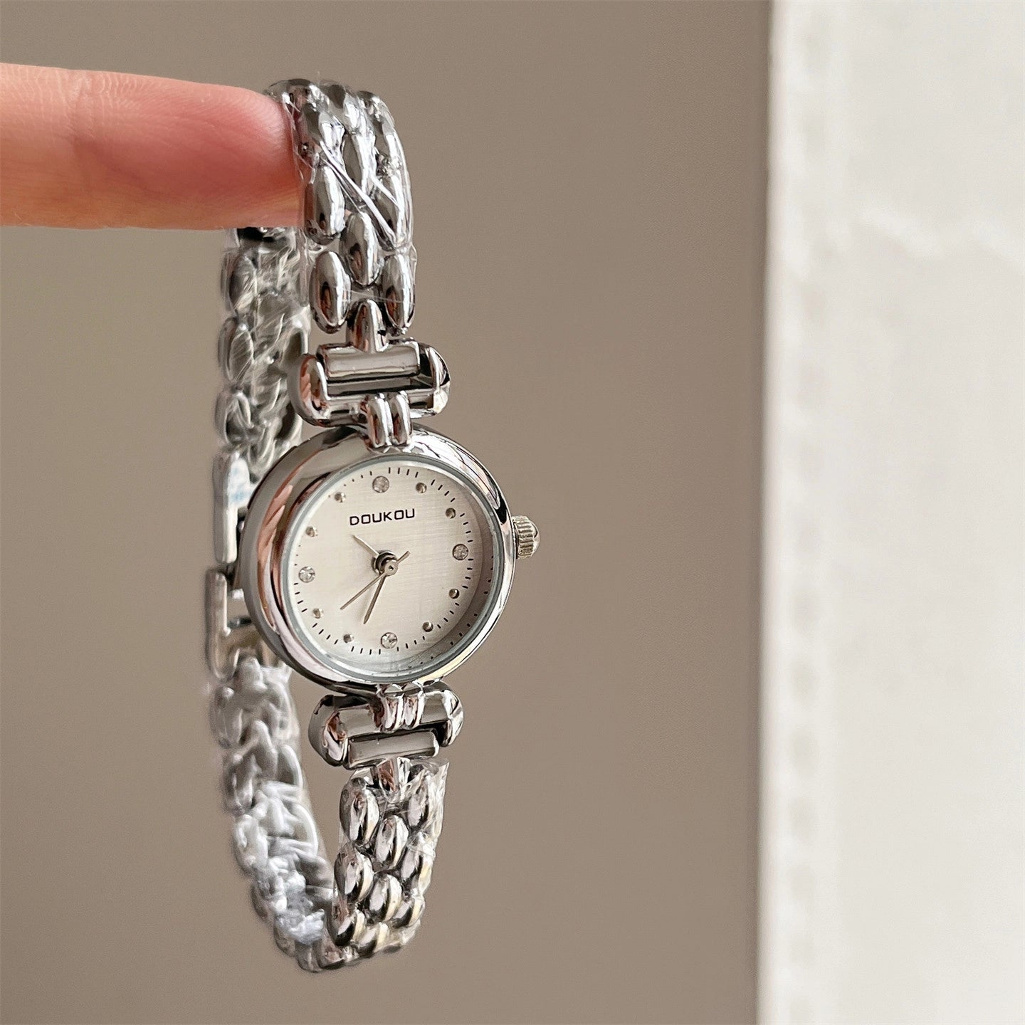 Retro Small Dial Watch [RMT6JRKJ]