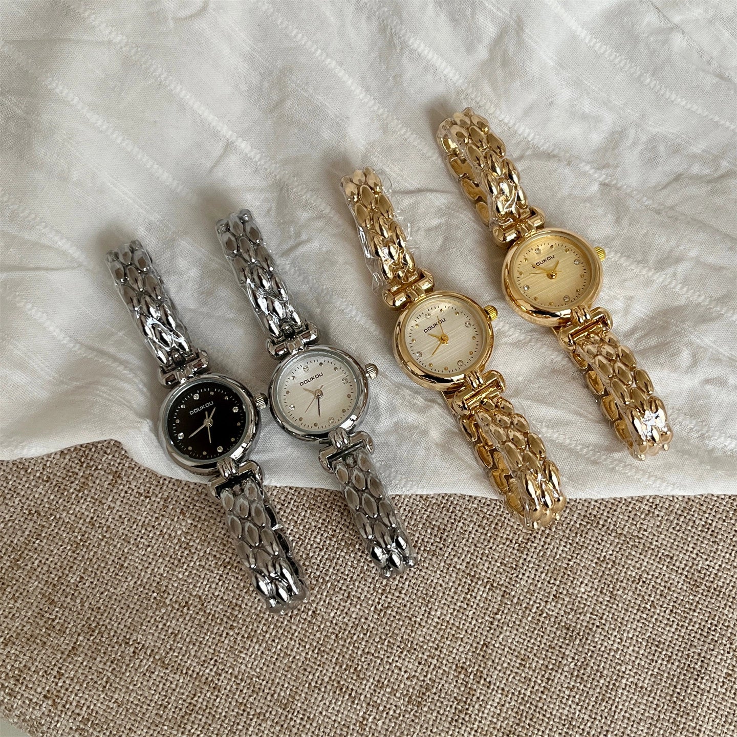 Retro Small Dial Watch [98CT1XON]