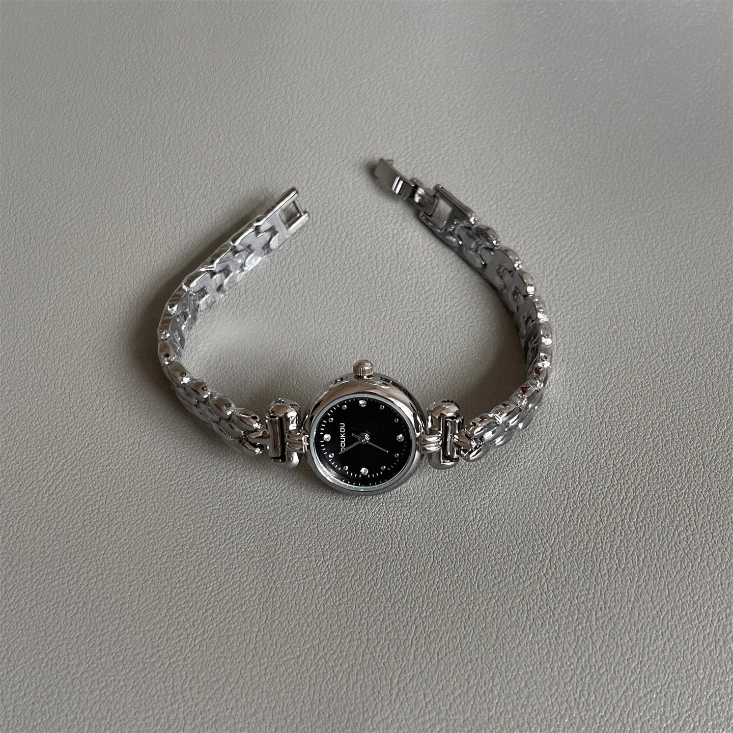 Retro Small Dial Watch [7EZYAKJI]