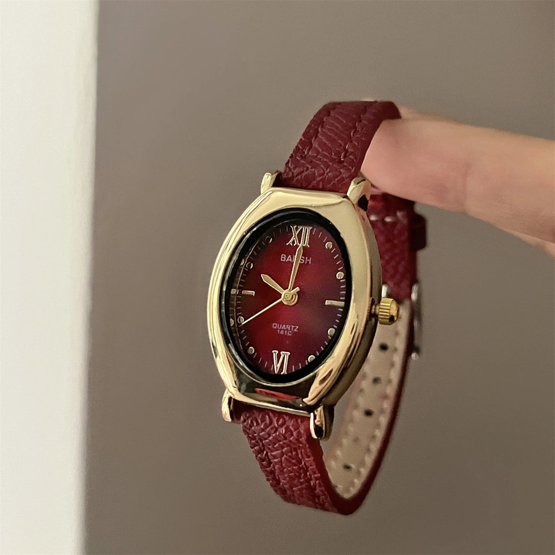 Retro Small Dial Wrist Watch [7Q6MBA96]