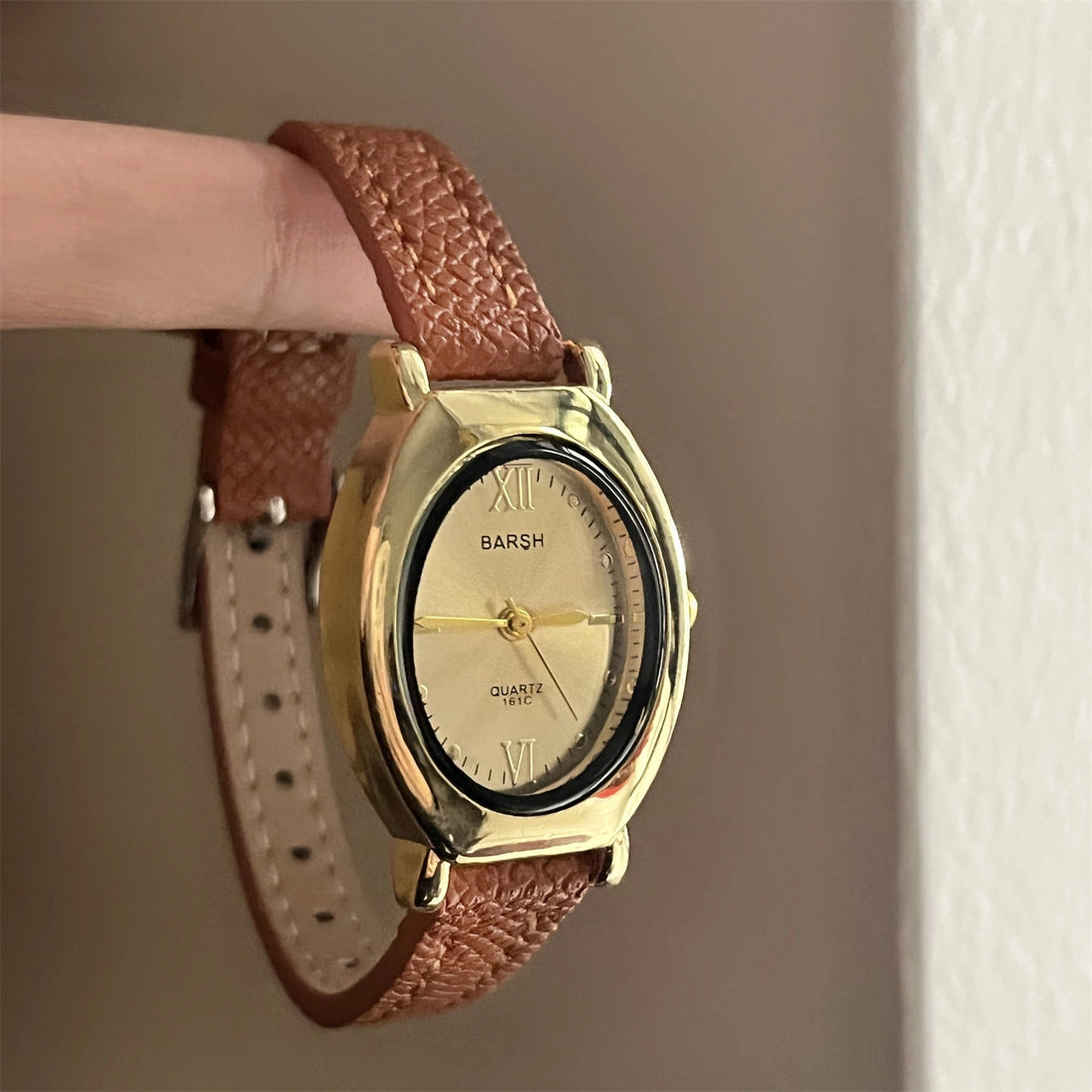 Retro Small Dial Wrist Watch [7Q6MBA96]