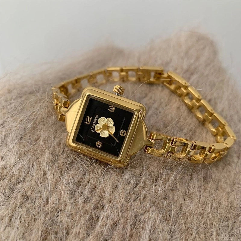 Retro Square Bracelet Watch [930DLGRM]