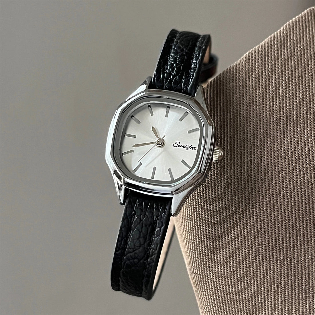 Retro Square Dial Watch [NU39VU7V]