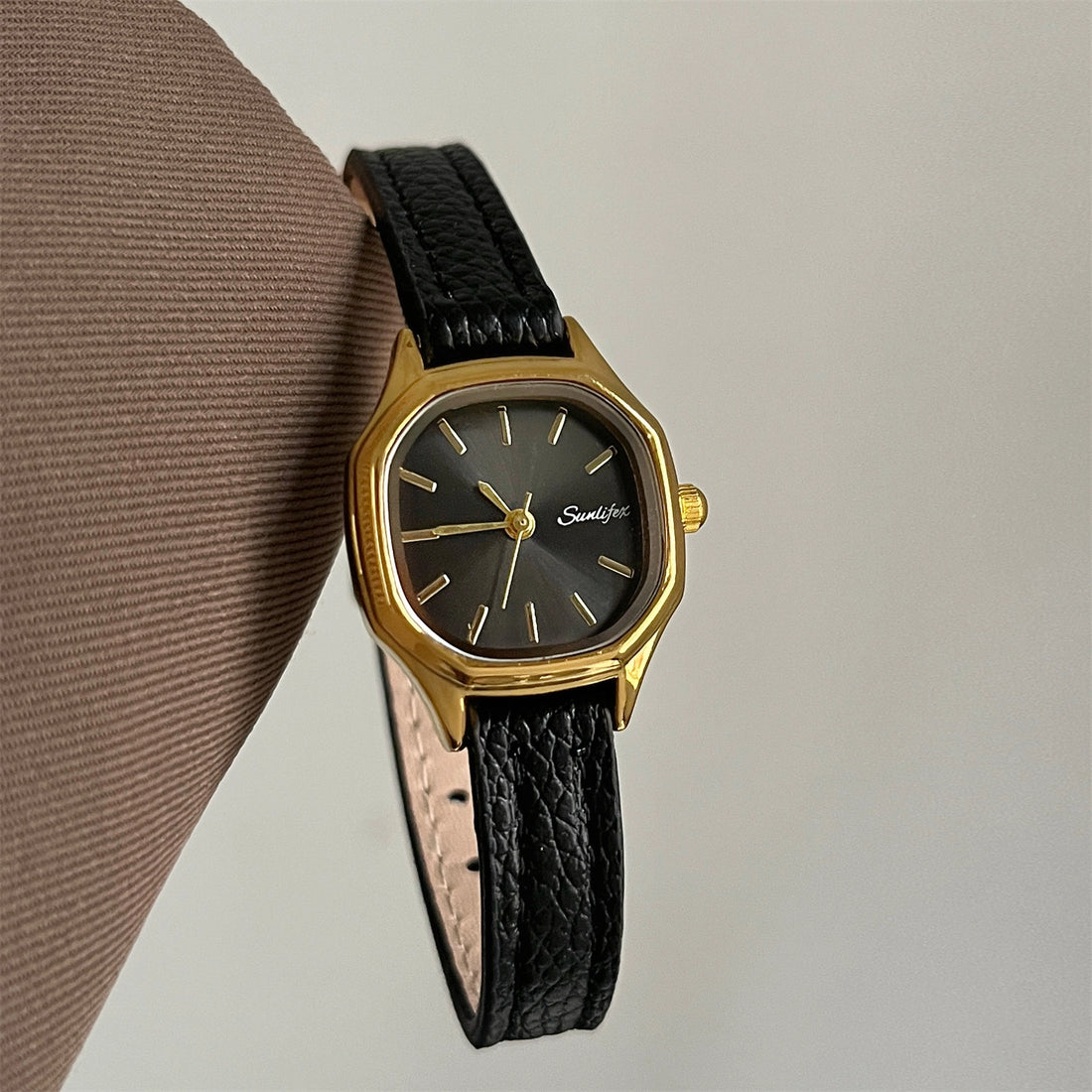 Retro Square Dial Watch [NU39VU7V]