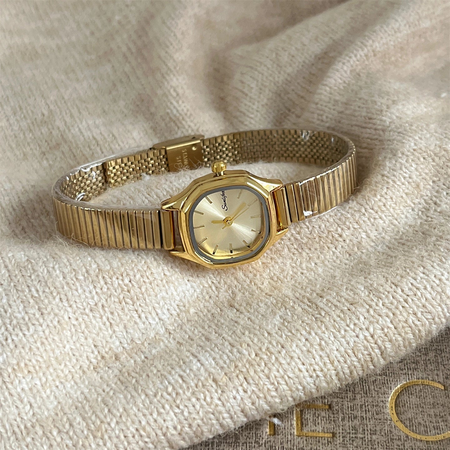 Retro Square Dial Watch [LBWB8FOC]