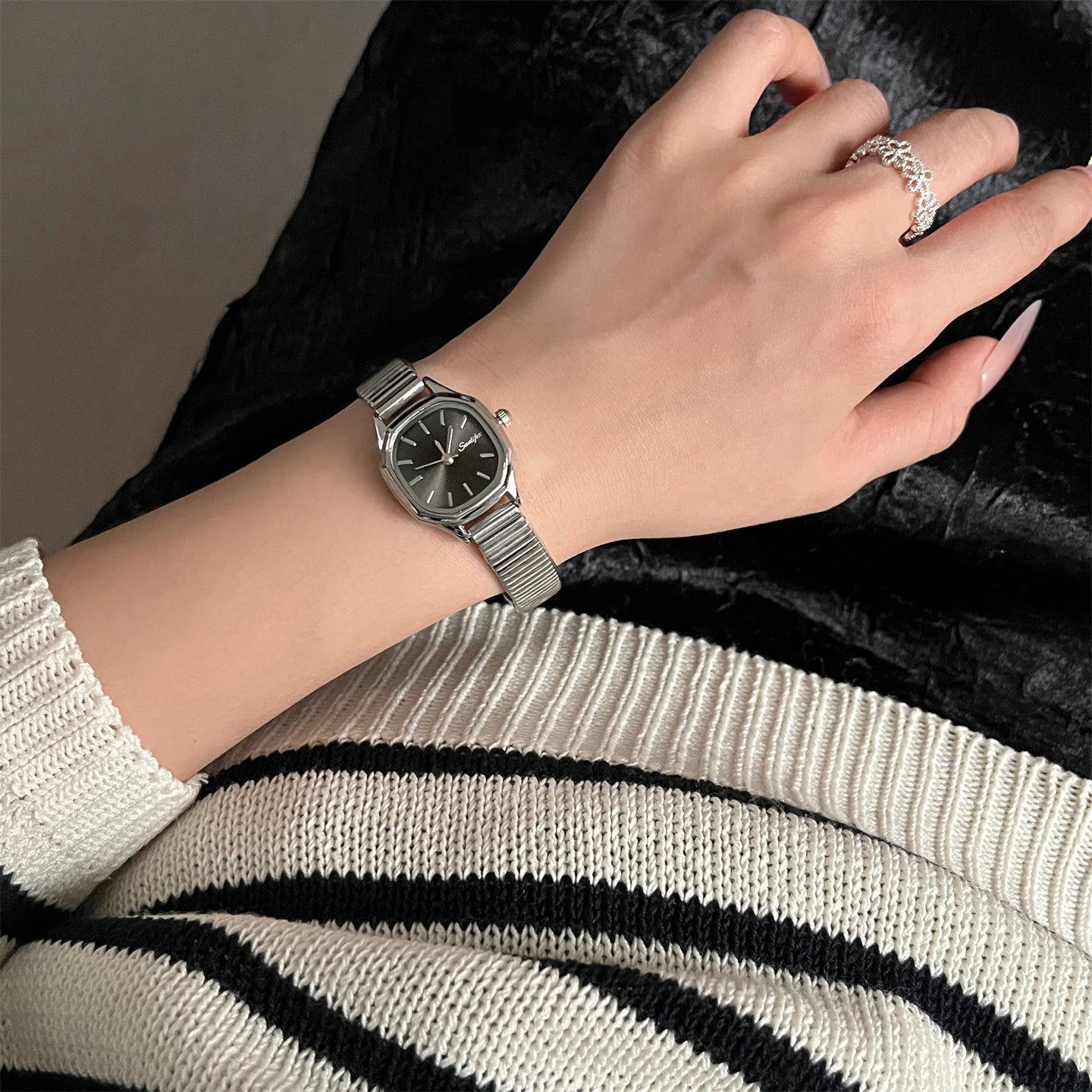 Retro Square Dial Watch [OPXTWZ9Z]
