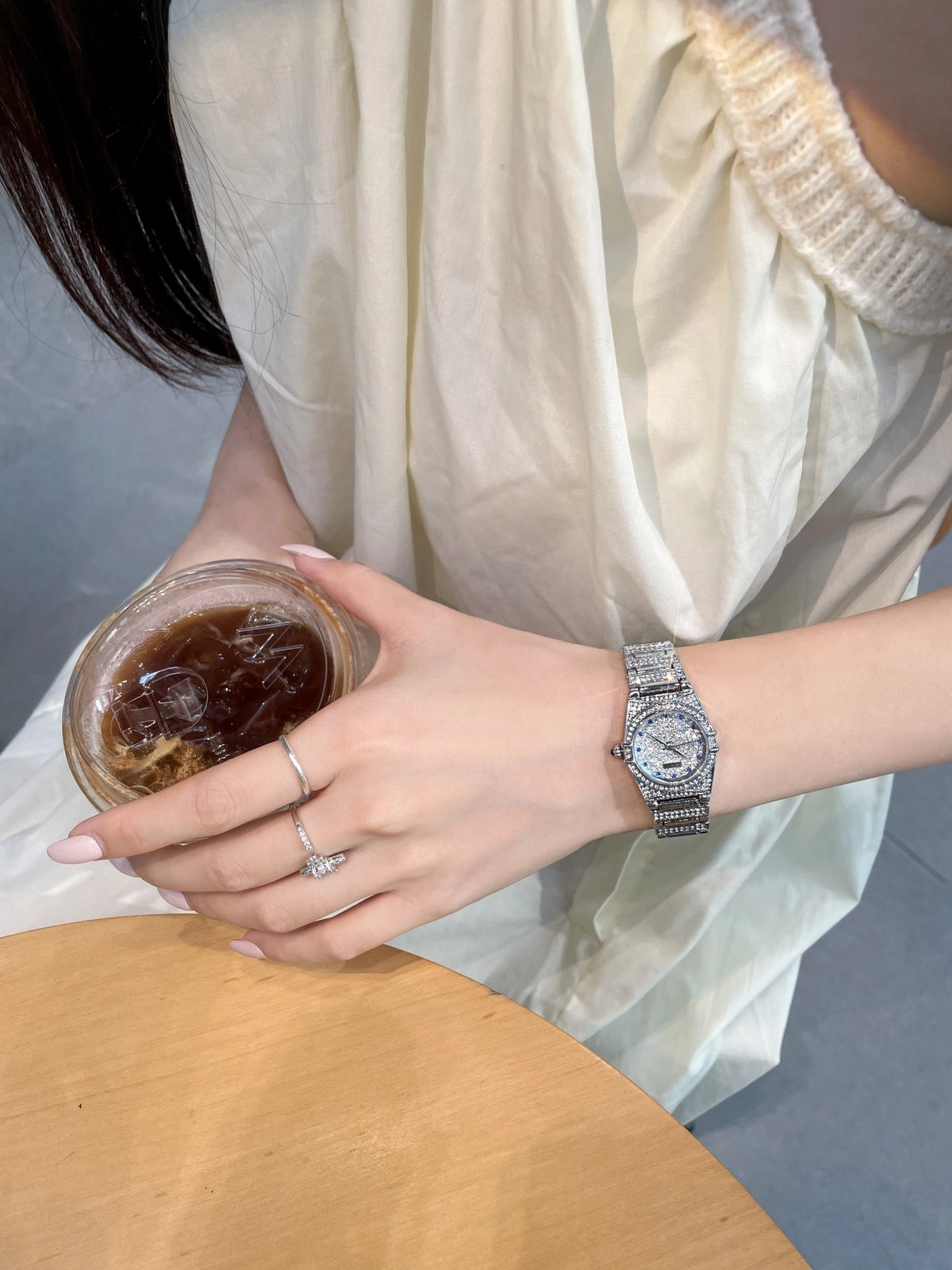 Rhinestone Embellished Round Wrist Watch [FHBESJHA]