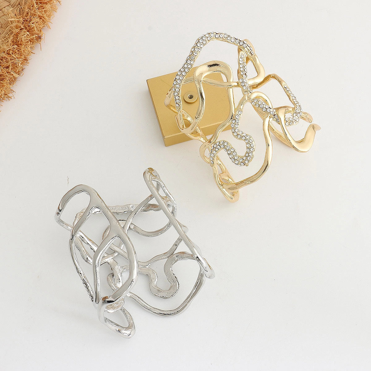 Rhinestone Vine Twisted Bangle Bracelet [207A8FSM]