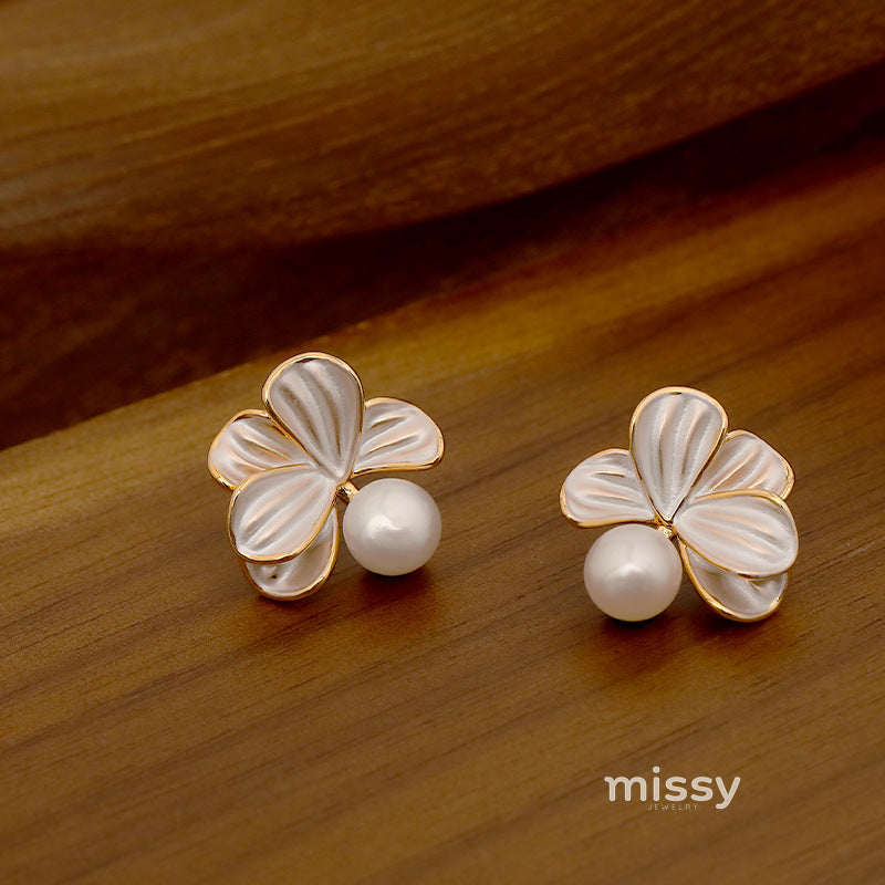 Rhyann Camellia Pearl Earrings [KE9ISFFK]