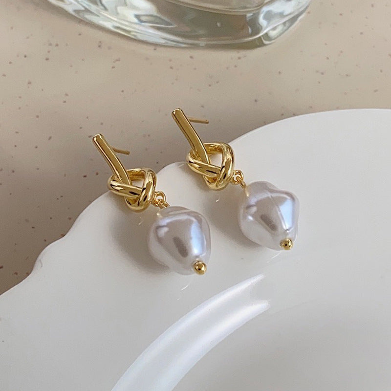 Ridhi Gold Asymmetric Pearl Studs [QAAVMD2G]