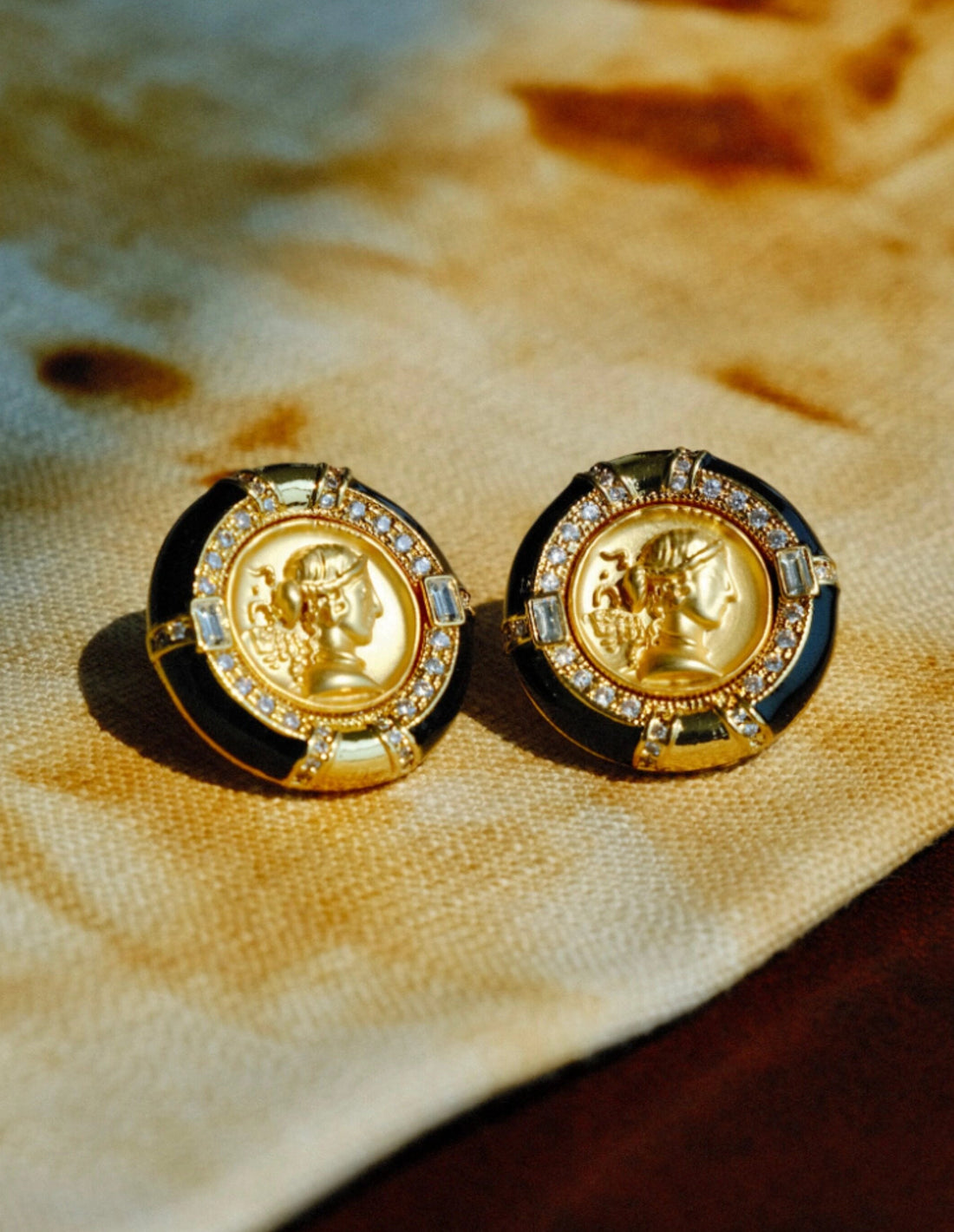 Roman Coin Round Earrings [J2IQNI9Q]
