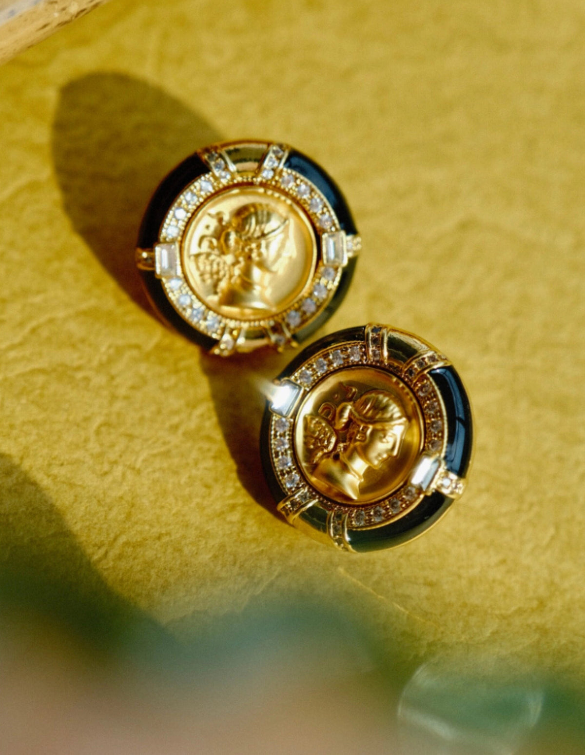 Roman Coin Round Earrings [IT19WZZR]