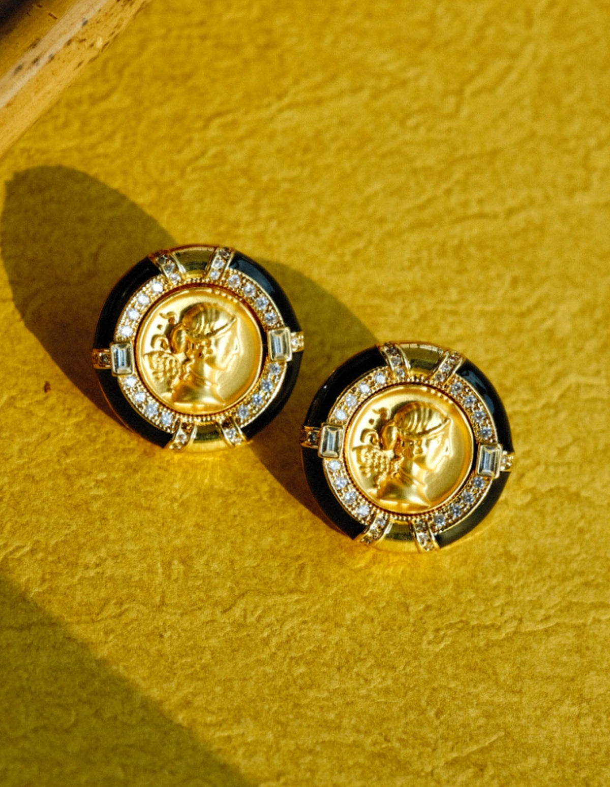 Roman Coin Round Earrings [0JYHRRC8]