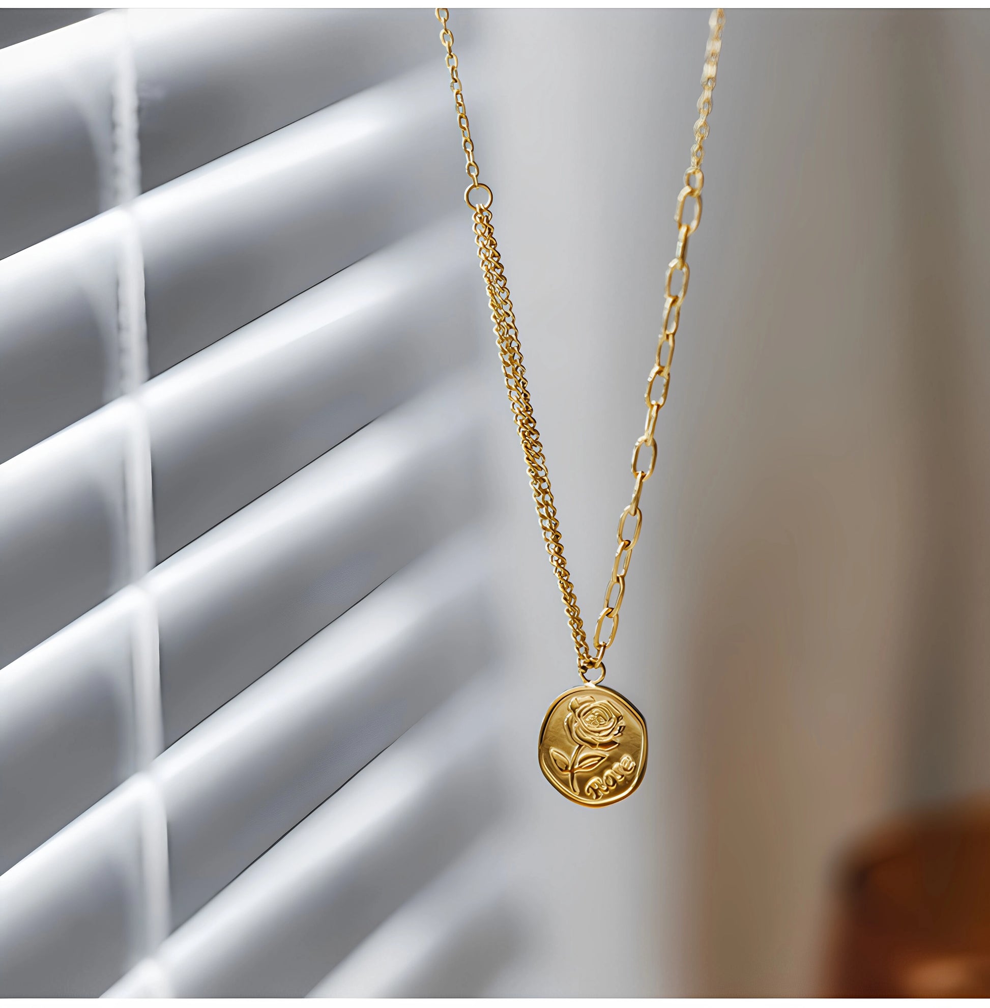 Rose Pendant Chain Necklace [IV014MGJ]