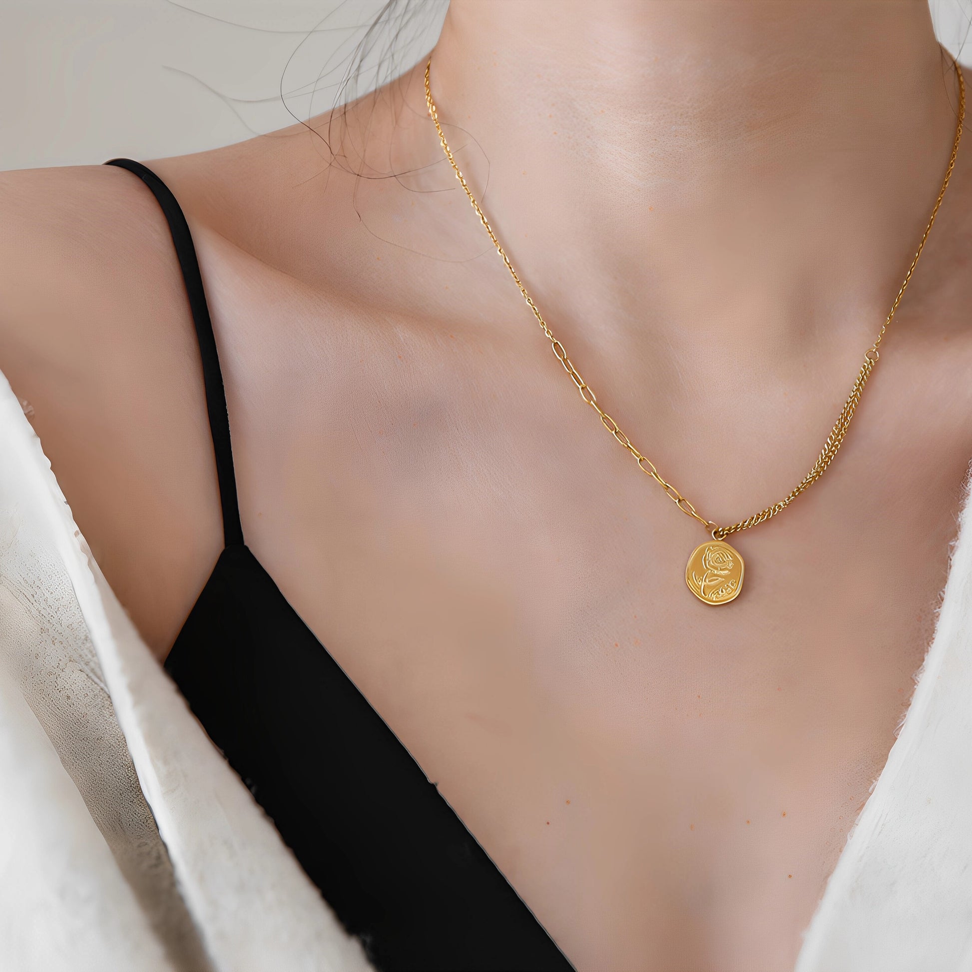 Rose Pendant Chain Necklace [VY0S3RPA]