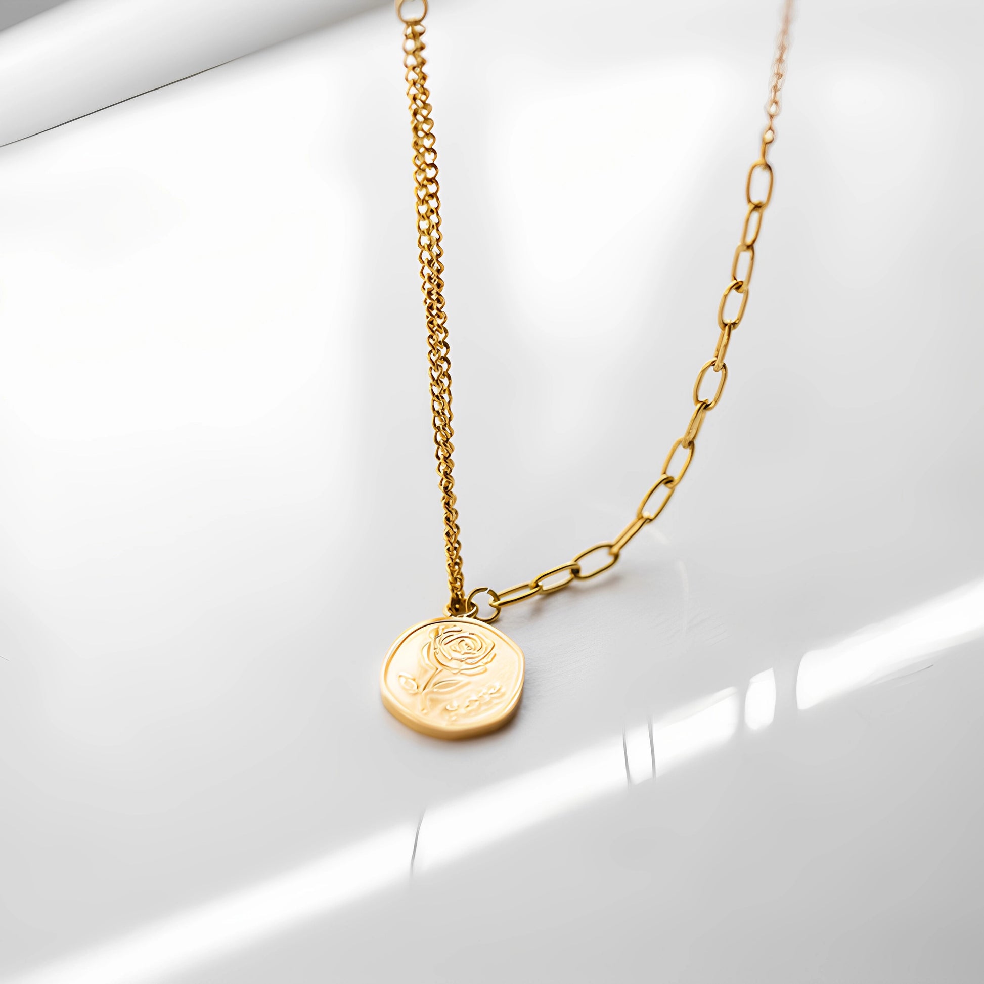 Rose Pendant Chain Necklace [4V6LGGFW]
