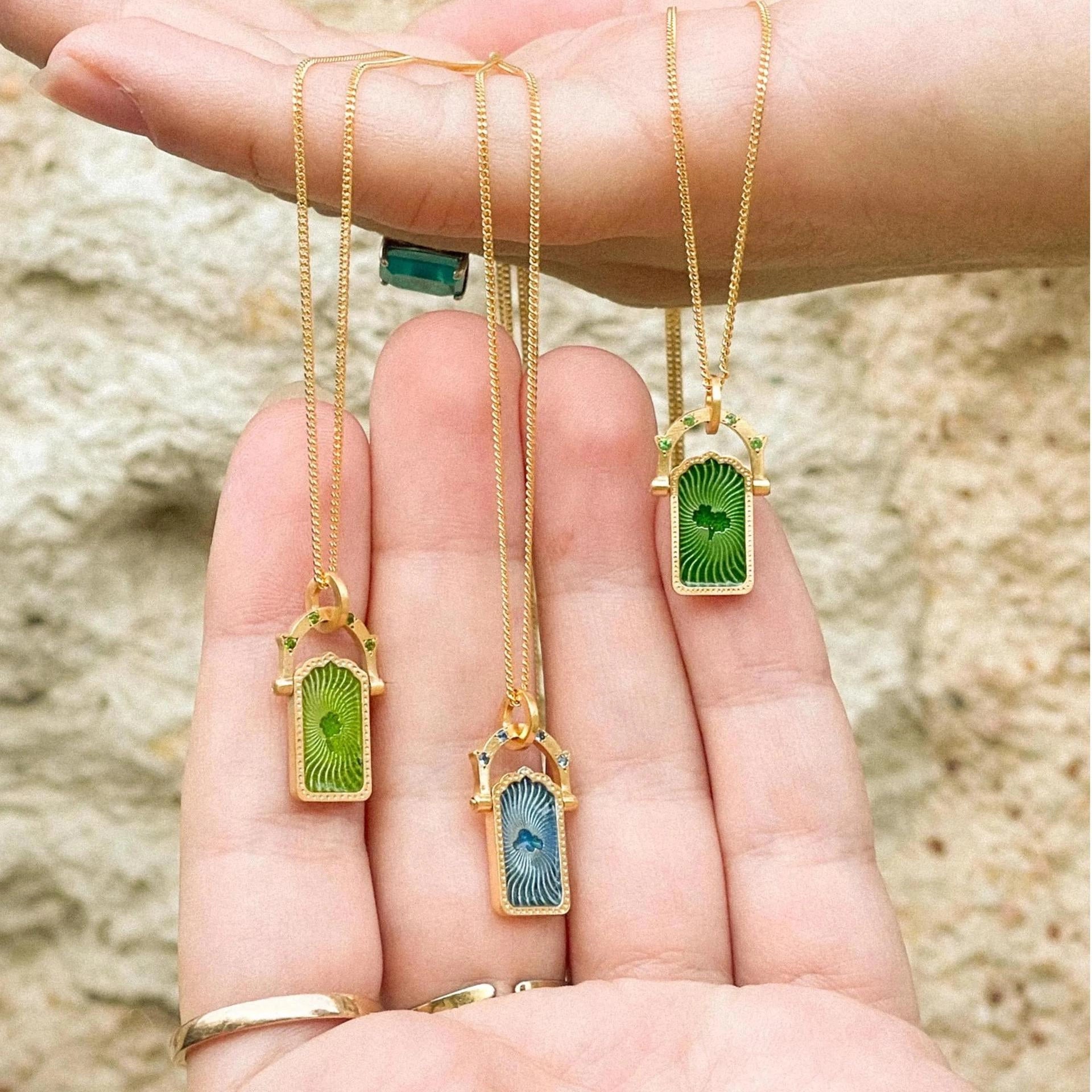 Rotatable Four-Leaf Clover Pendant Necklace [0H57YZRN]