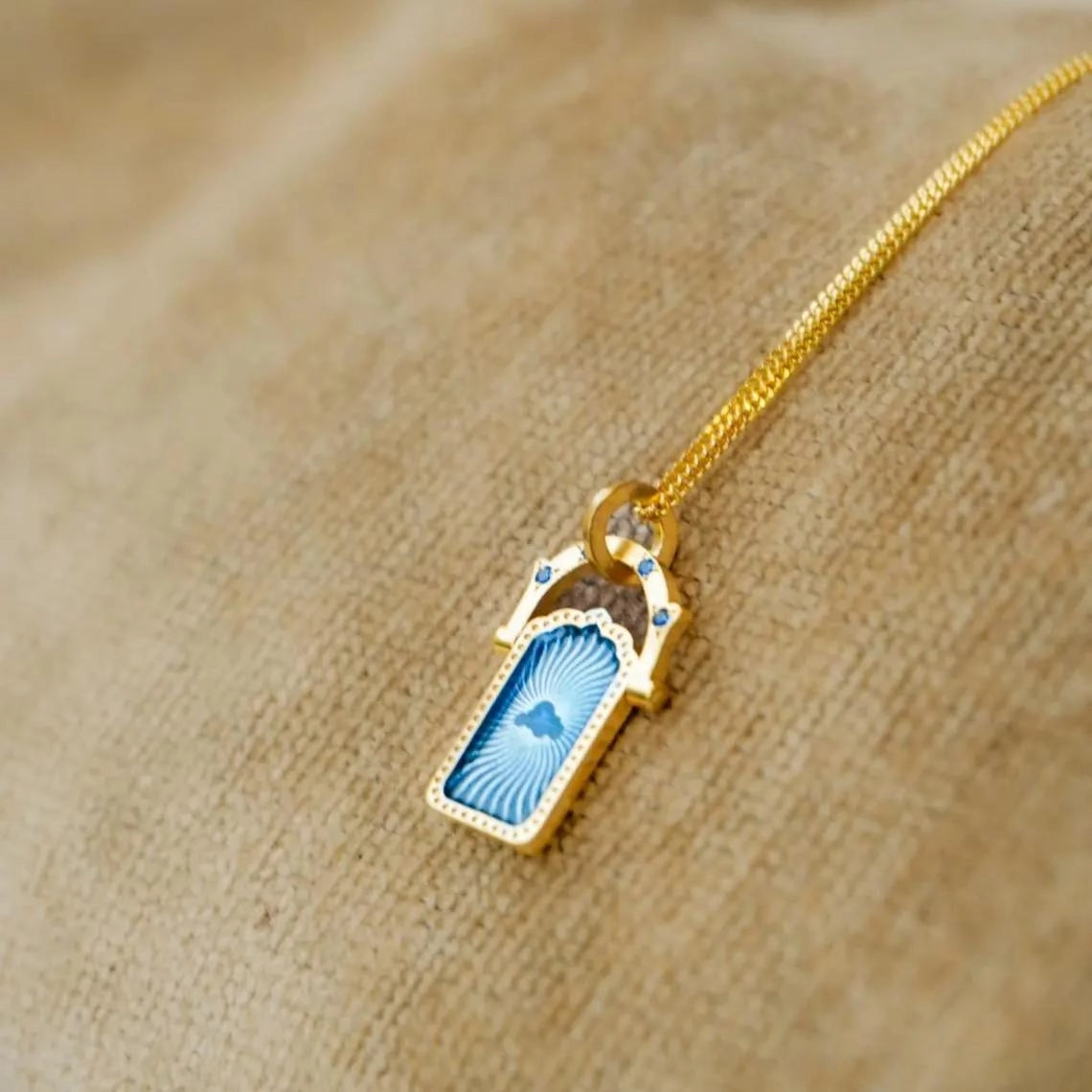 Rotatable Four-Leaf Clover Pendant Necklace [6O5JBQ0C]