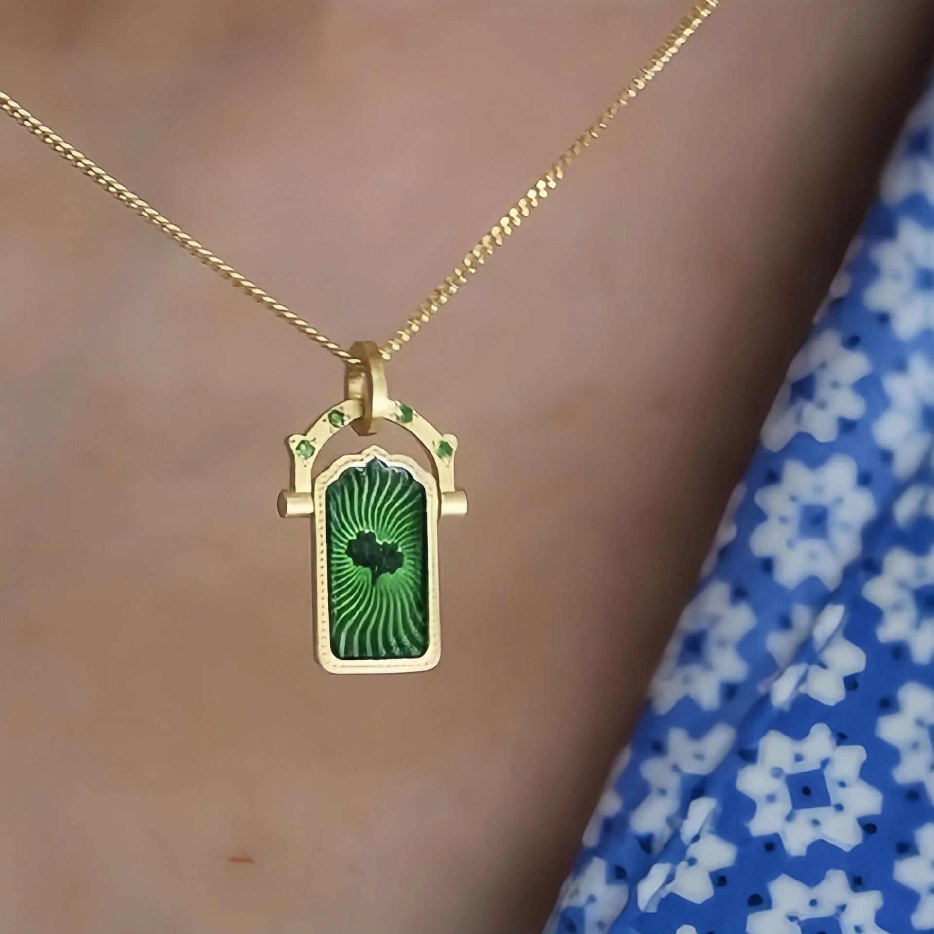 Rotatable Four-Leaf Clover Pendant Necklace [ENW0VXZT]