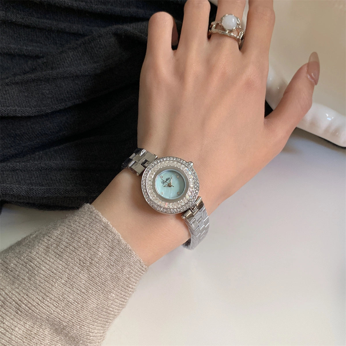 Round Dial Bracelet Watch [A5PUTIT8]