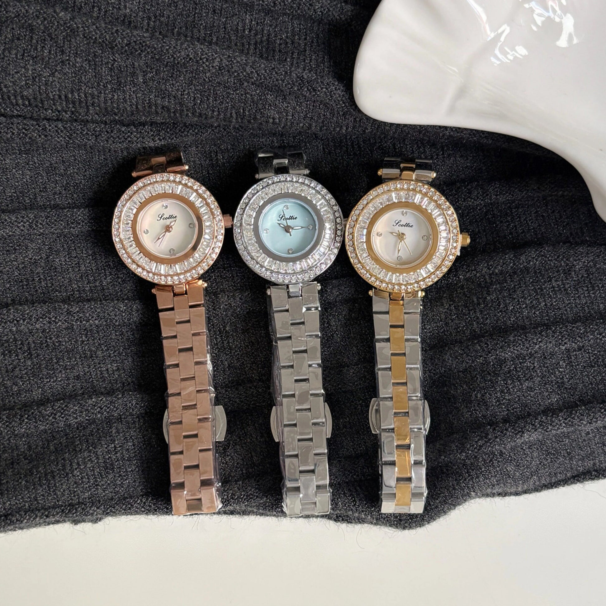 Round Dial Bracelet Watch [T3NTF76C]
