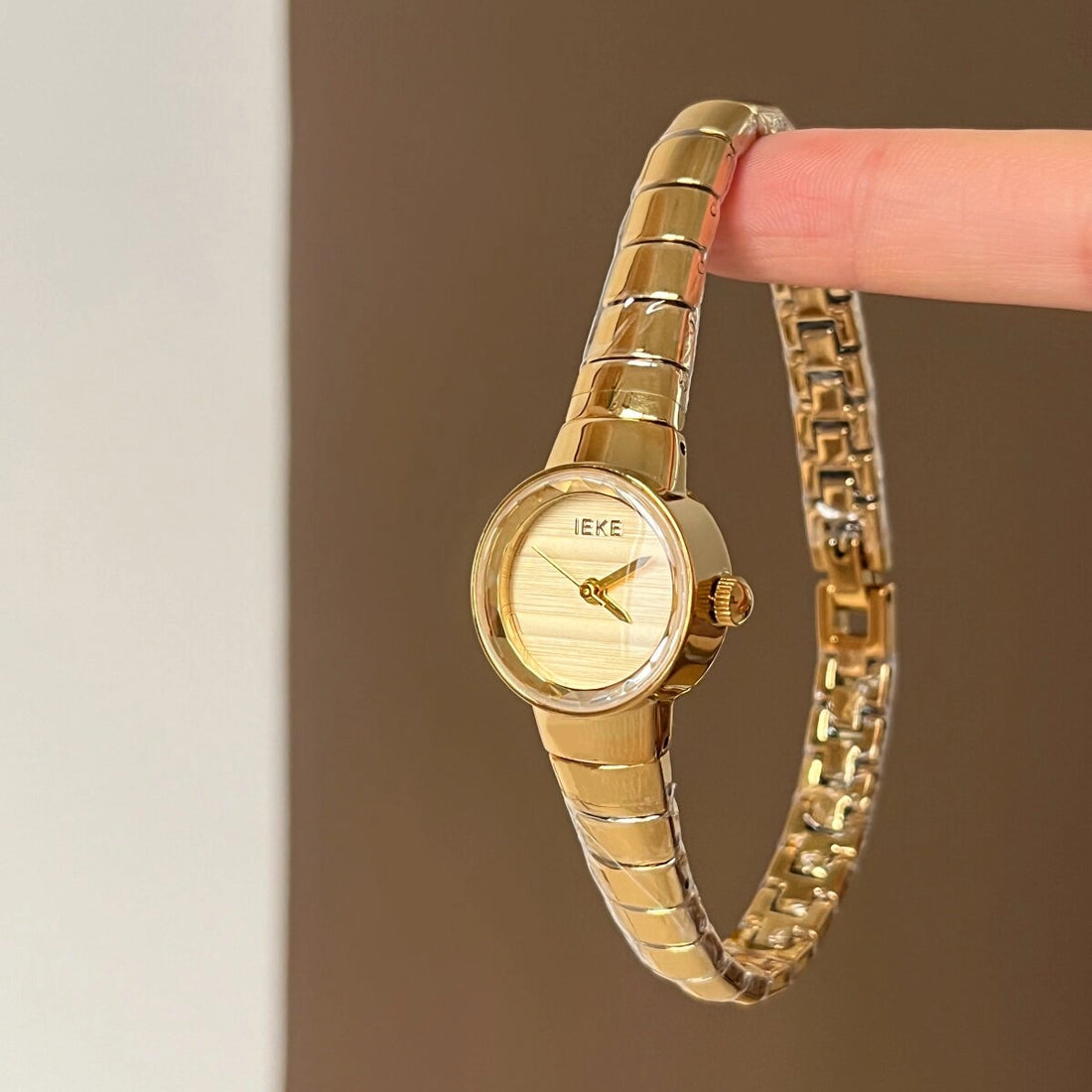 Round Dial Bracelet Watch [PFF1V36P]