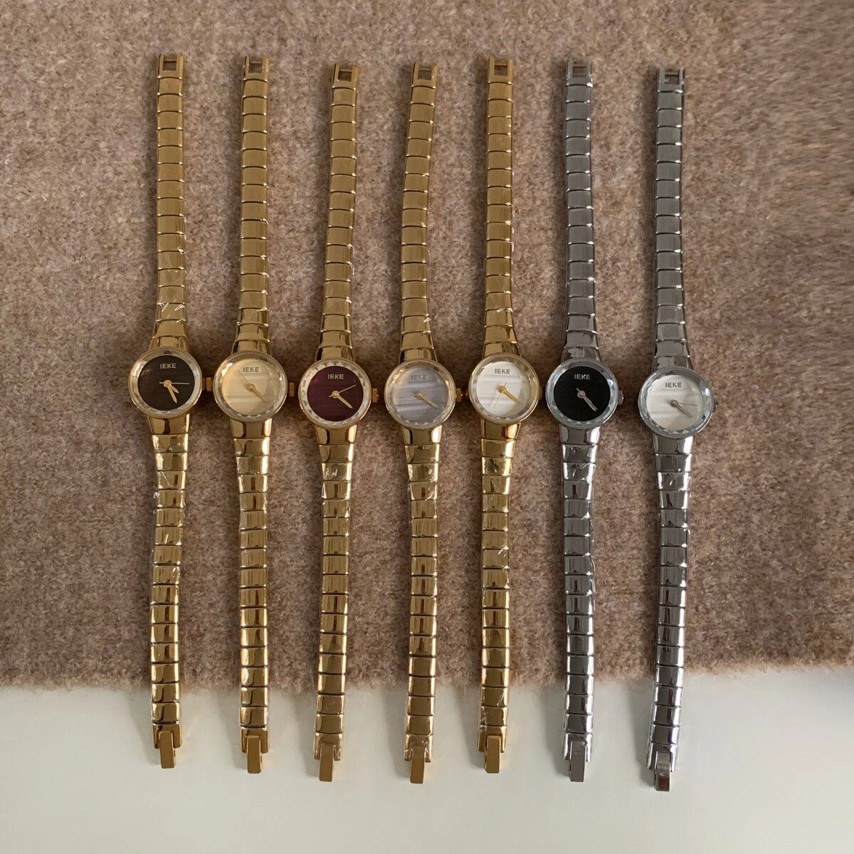 Round Dial Bracelet Watch [QD75YR00]