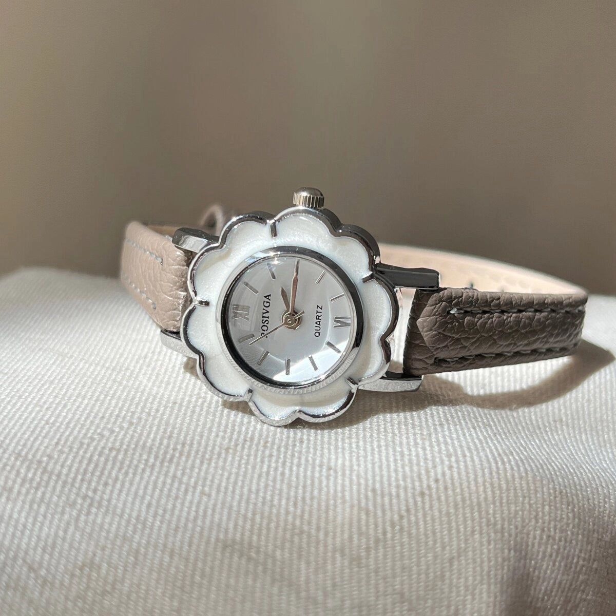 Round Floral Dial Faux Leather Watch [2AVLGF21]