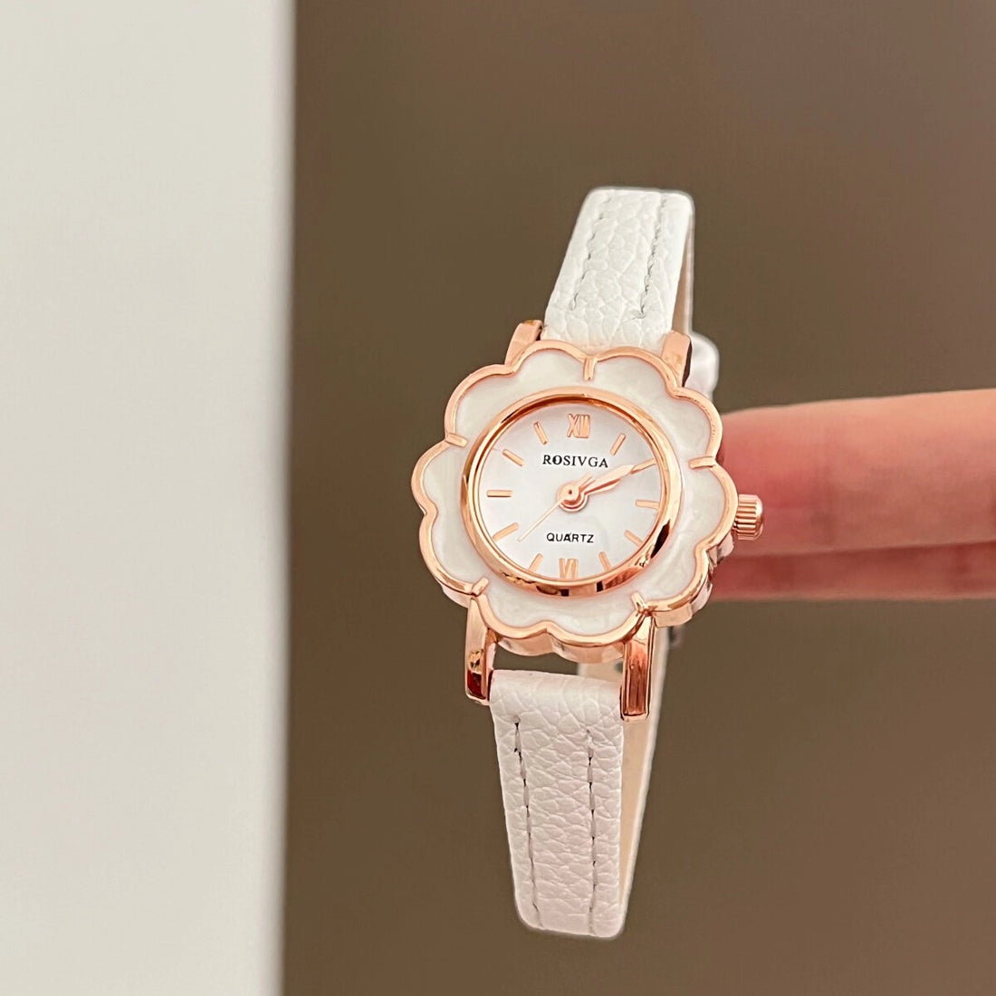 Round Floral Dial Faux Leather Watch [KCRPYD70]