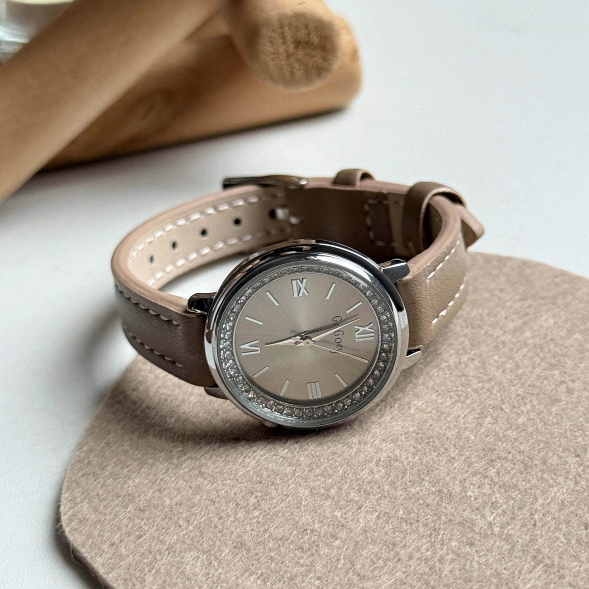 Round Small Dial Wrist Watch [5TT0PKBB]