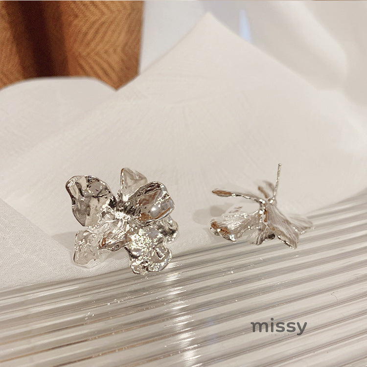 Ryla Sculptural Floral Studs [VAYLBCBQ]
