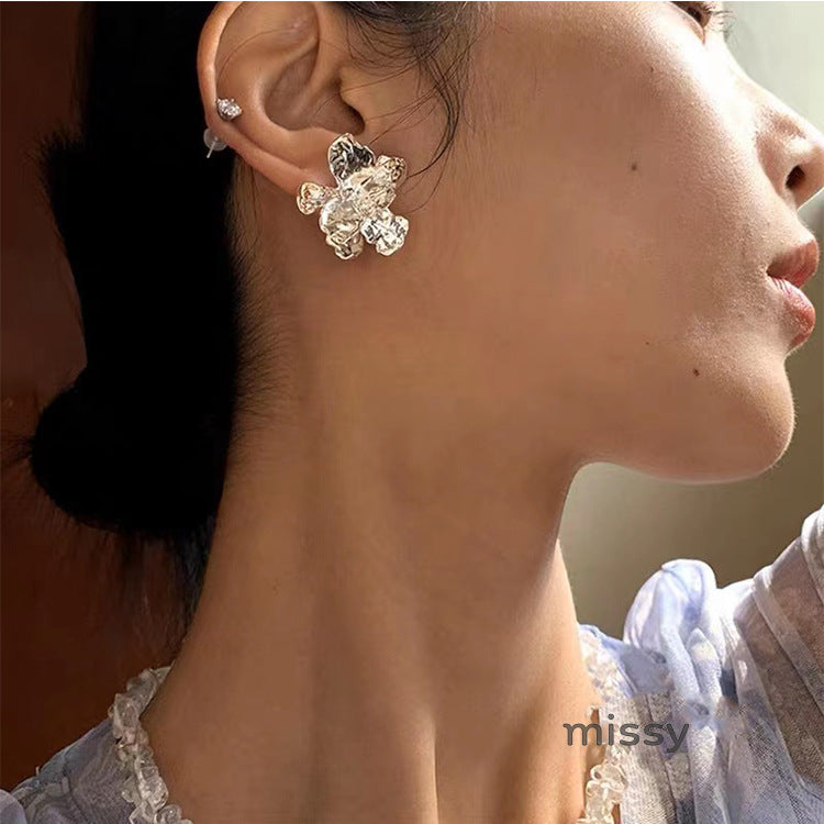 Ryla Sculptural Floral Studs [O34A81I2]