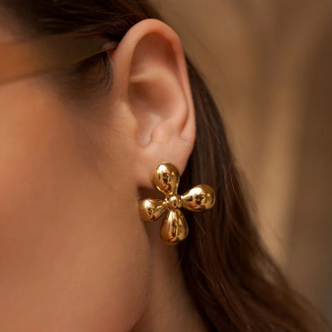 Saraya Geometric Petal Earrings [4LMBF6AJ]