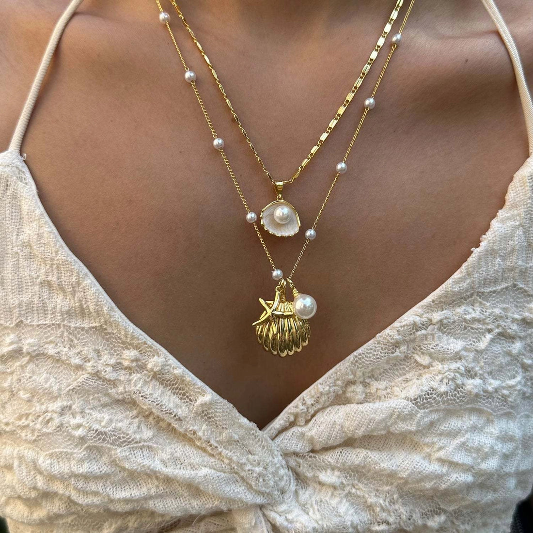 Seaside Shell and Pearl Pendant Necklace [TRRIVG65]