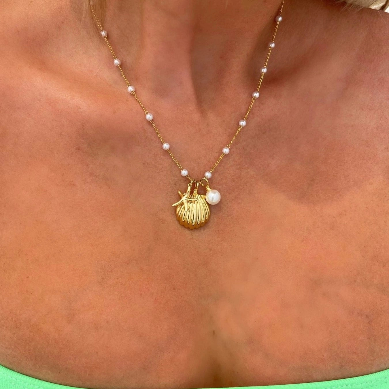 Seaside Shell and Pearl Pendant Necklace [XEBWJWHG]