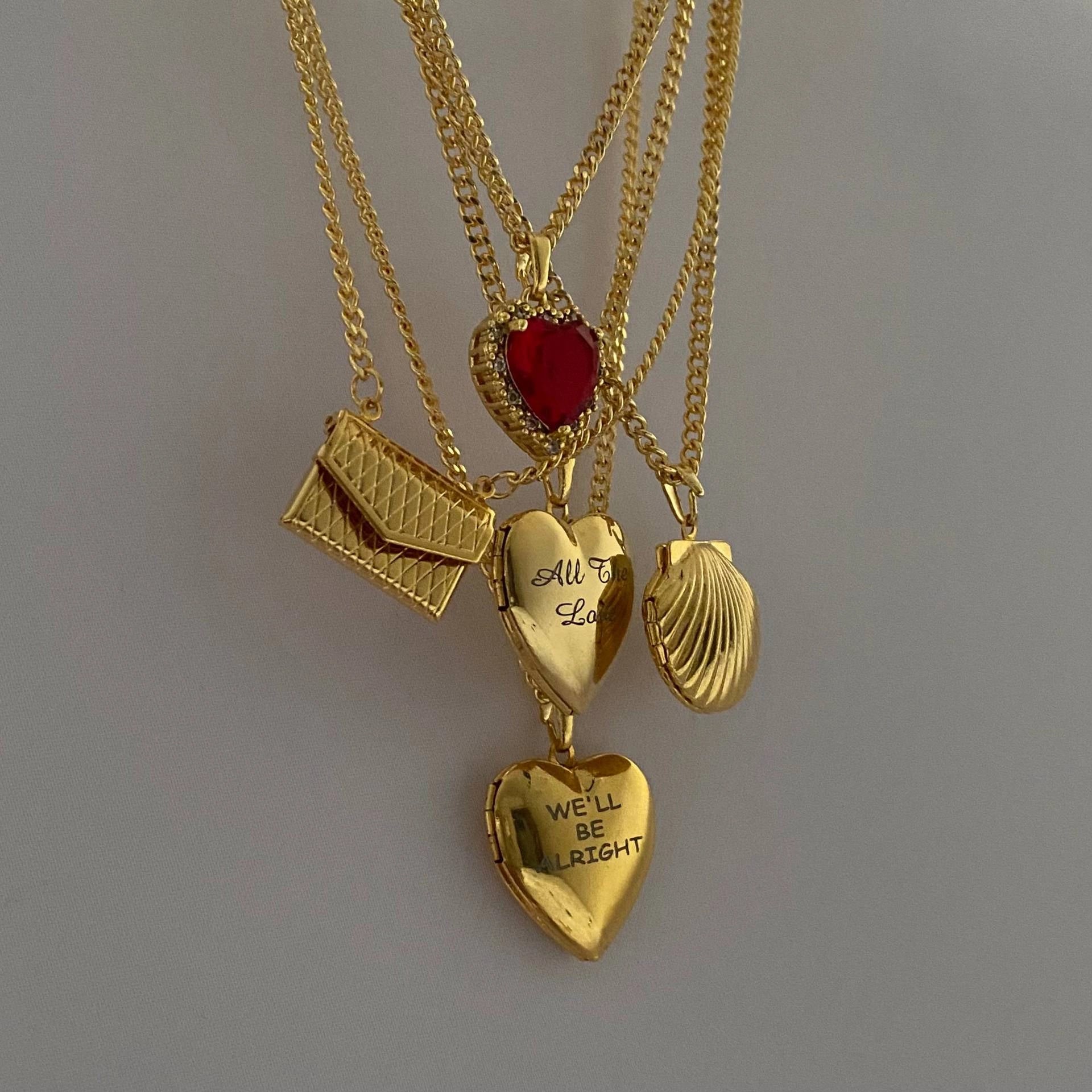 Shell Locket Pendant Necklace [X2M5PF7M]