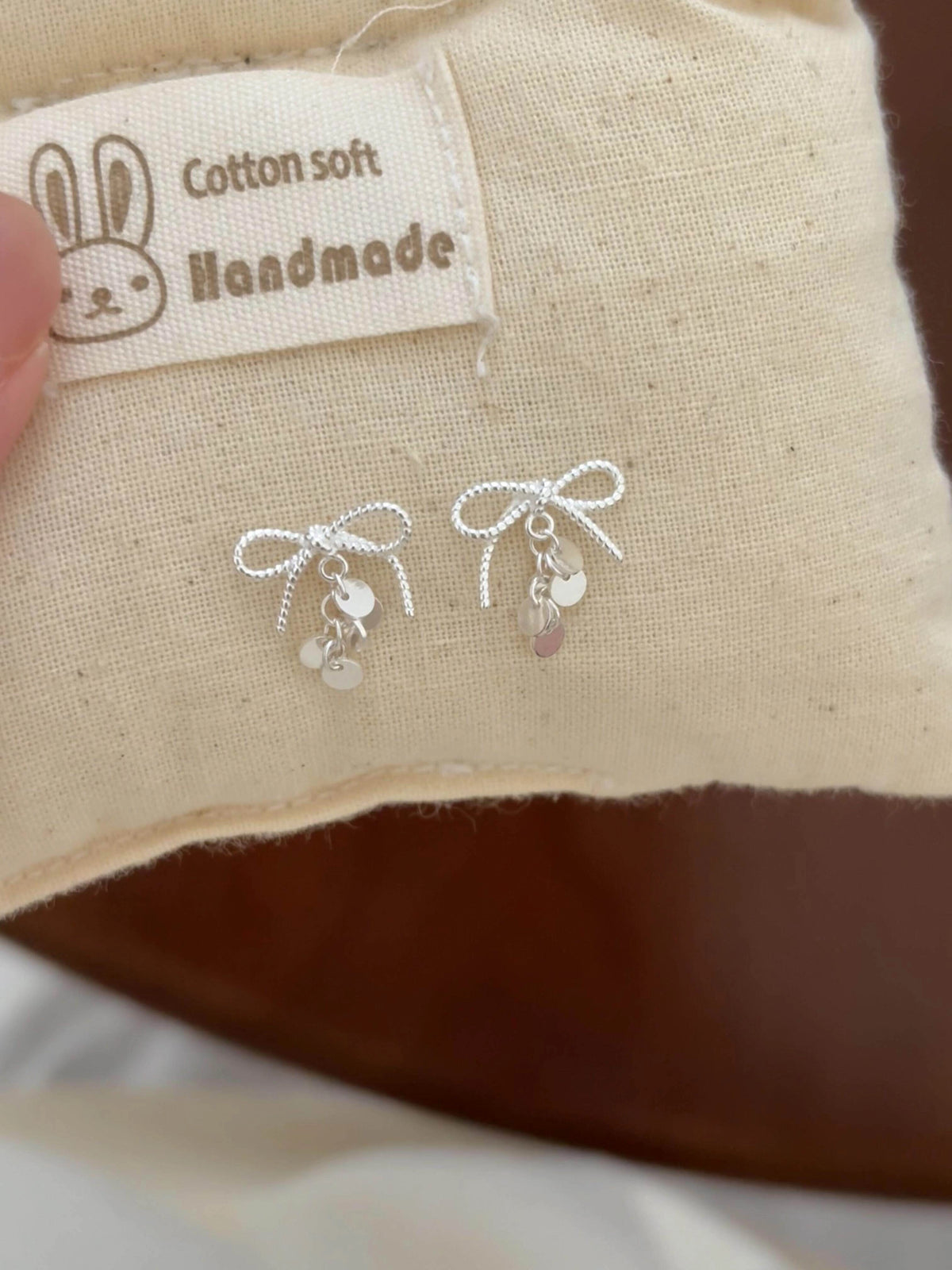 Silver Sparkling Bowknot Earrings [Q5HSJR1F]