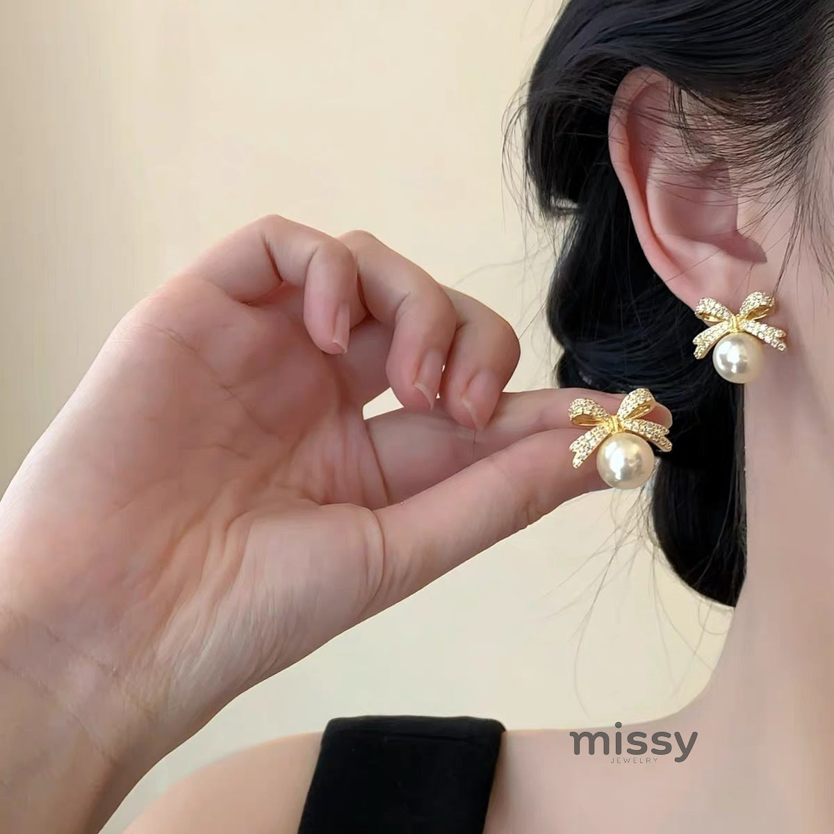 Sima Pearl Butterfly Earrings [EUBFCJJM]