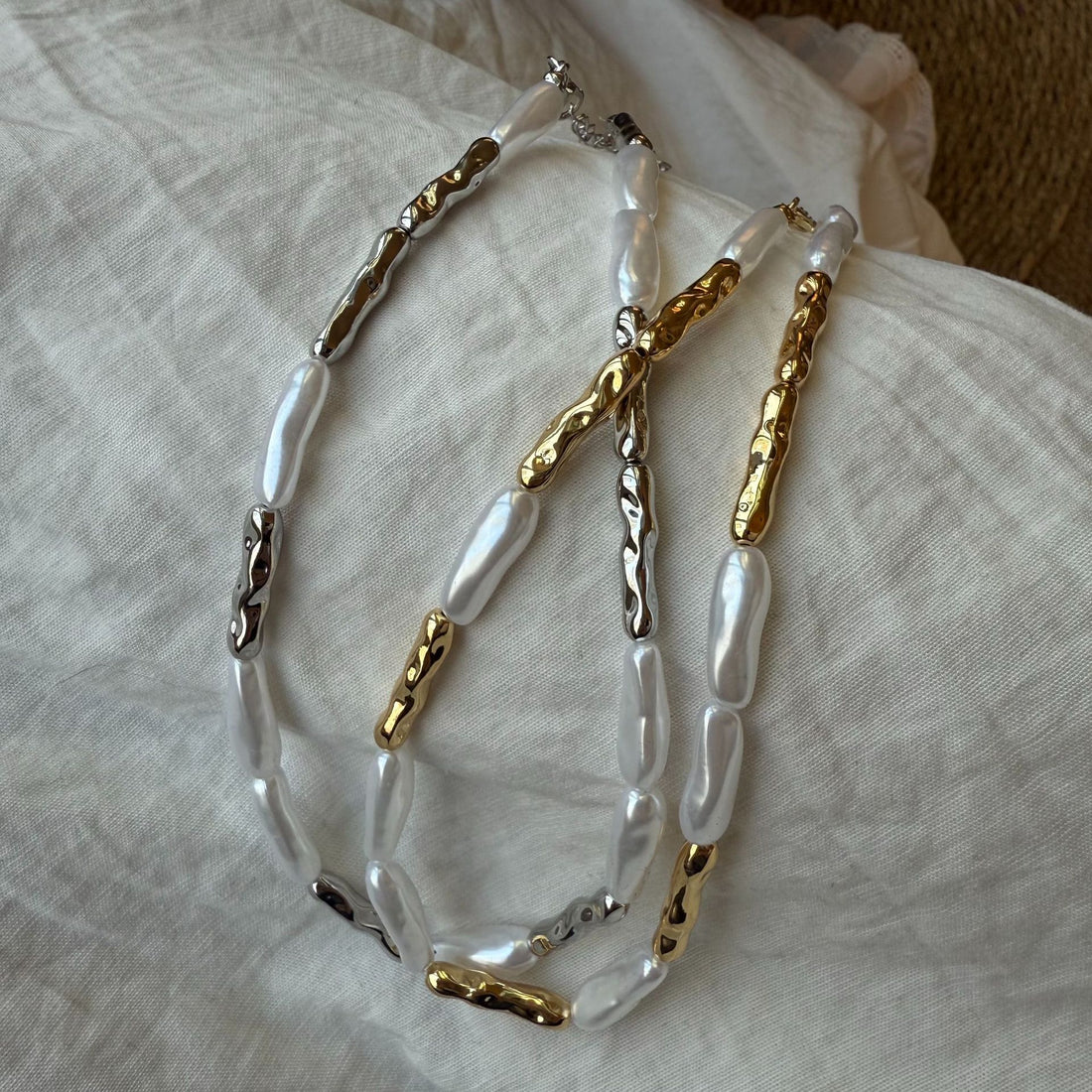 Siyona Sculptural Pearl Necklace [G11DM250]