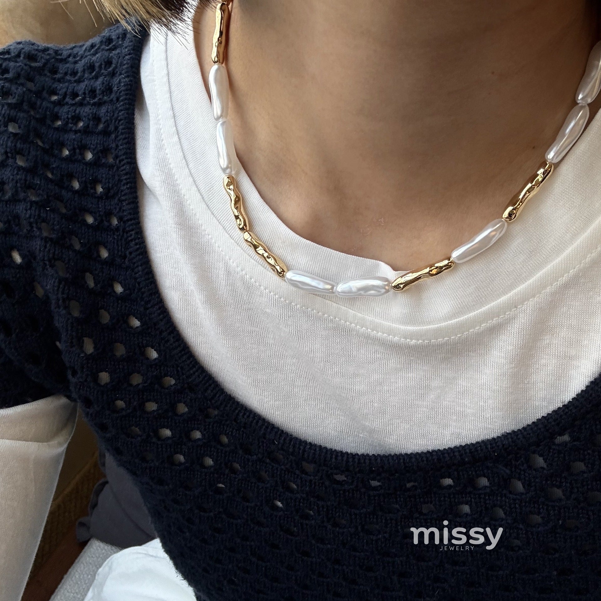 Siyona Sculptural Pearl Necklace [0080ORVL]