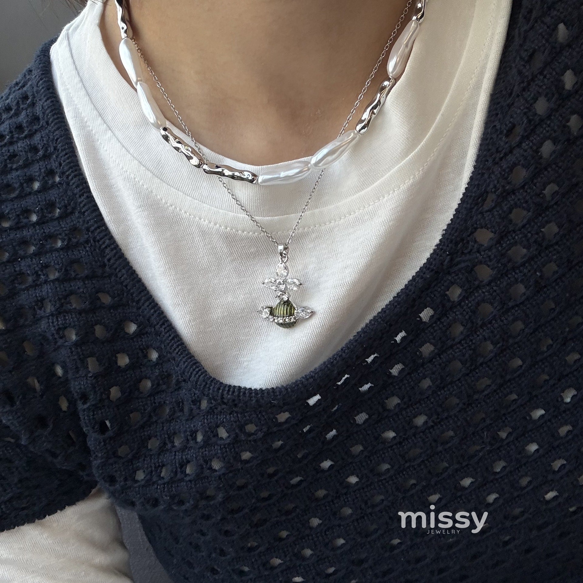 Siyona Sculptural Pearl Necklace [DQXLL5KF]