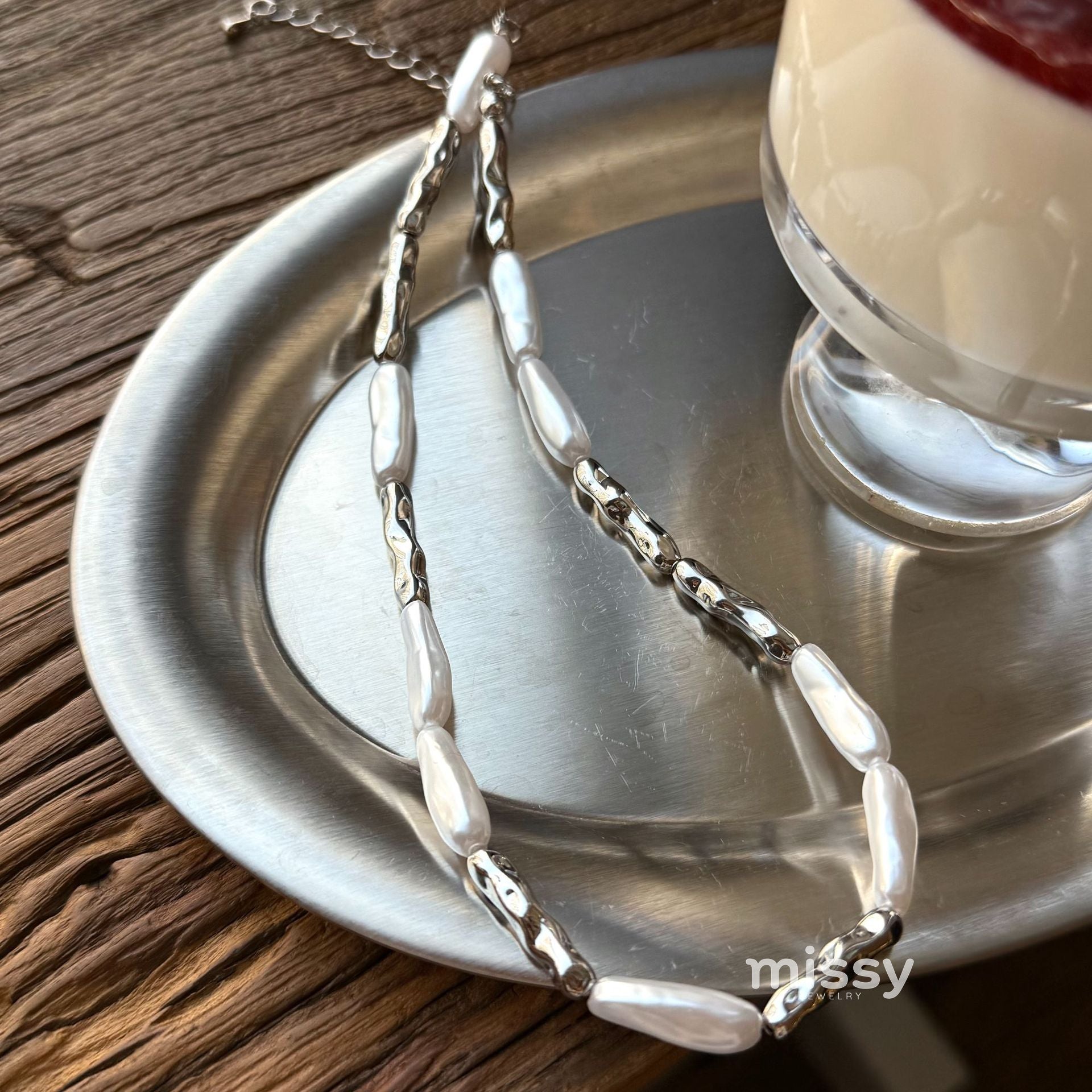 Siyona Sculptural Pearl Necklace [BD77INVO]
