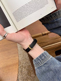 Slim Leather Apple Watch Band [MMX9OAEK]