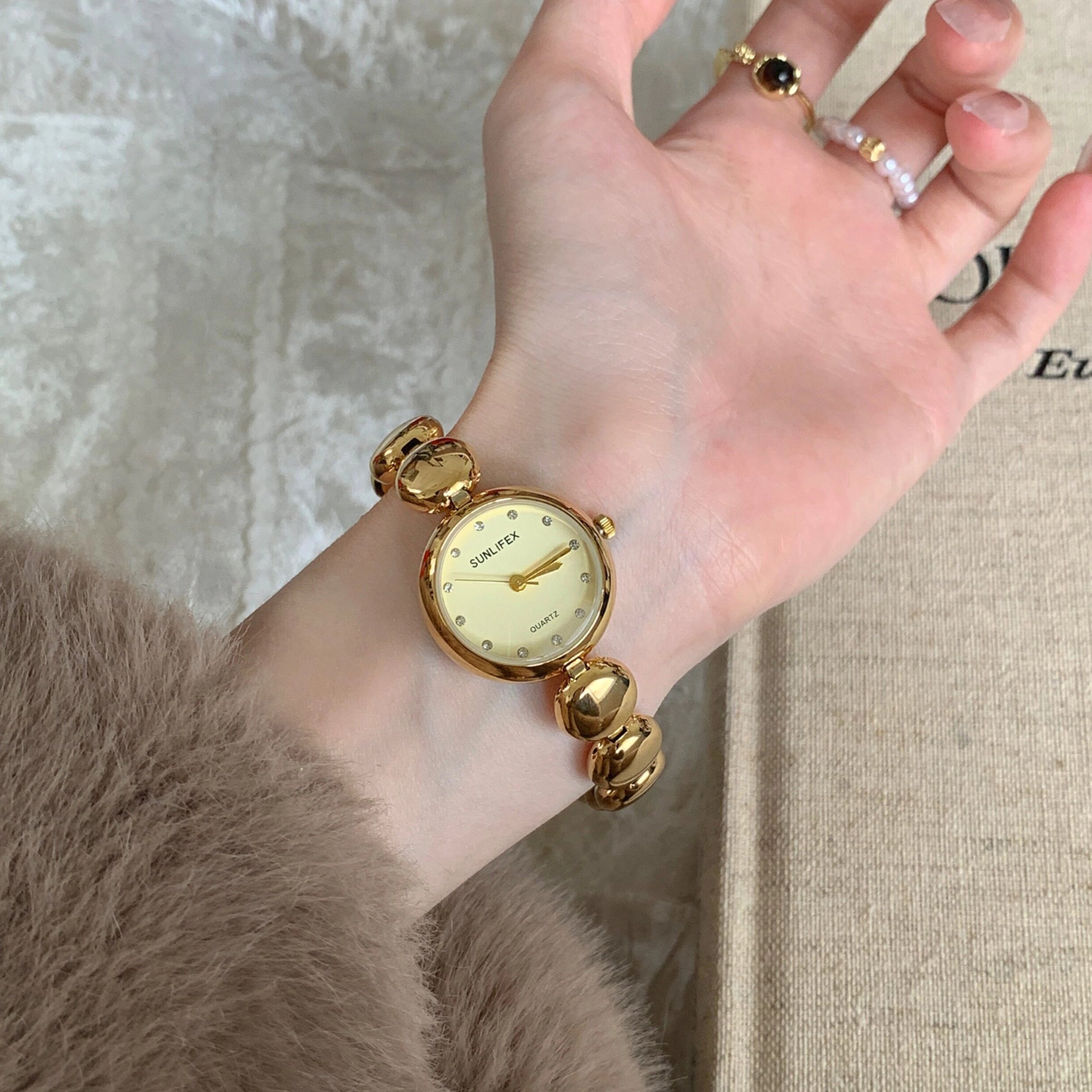 Small Dial Gold Bead Bracelet Watch [D5OZQF8T]