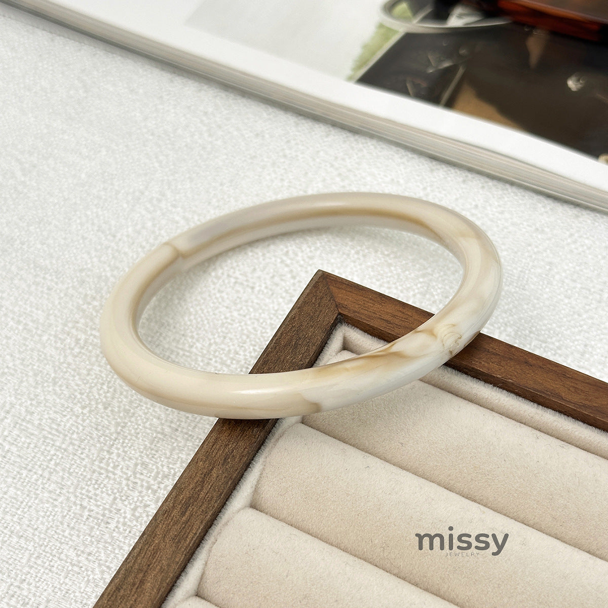Sonny Swirl Resin Bangle [HZY0SCXJ]