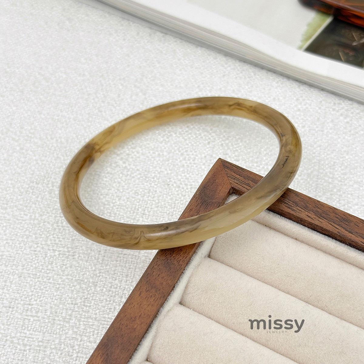 Sonny Swirl Resin Bangle [VDV5IMQE]