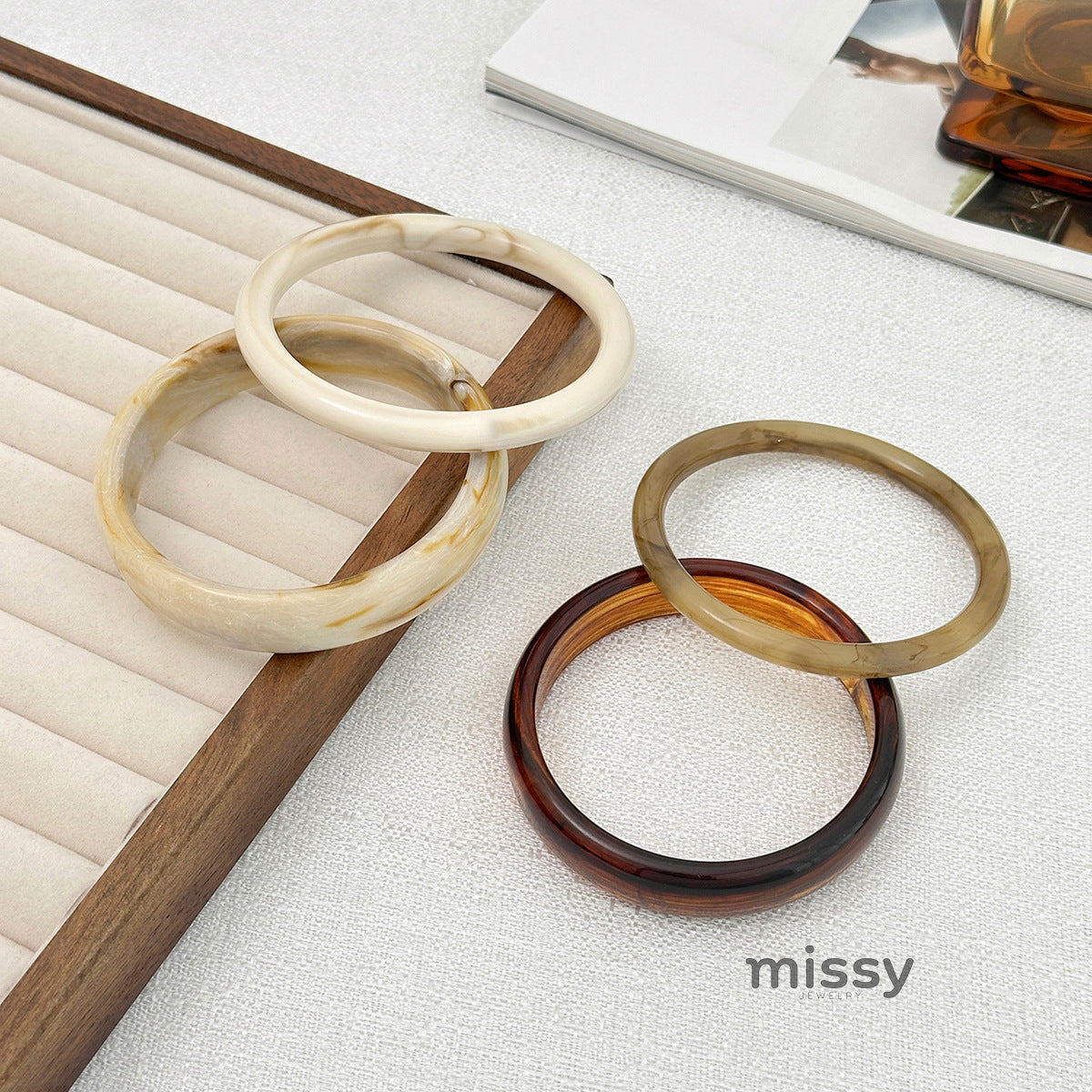 Sonny Swirl Resin Bangle [GVL8CI7O]