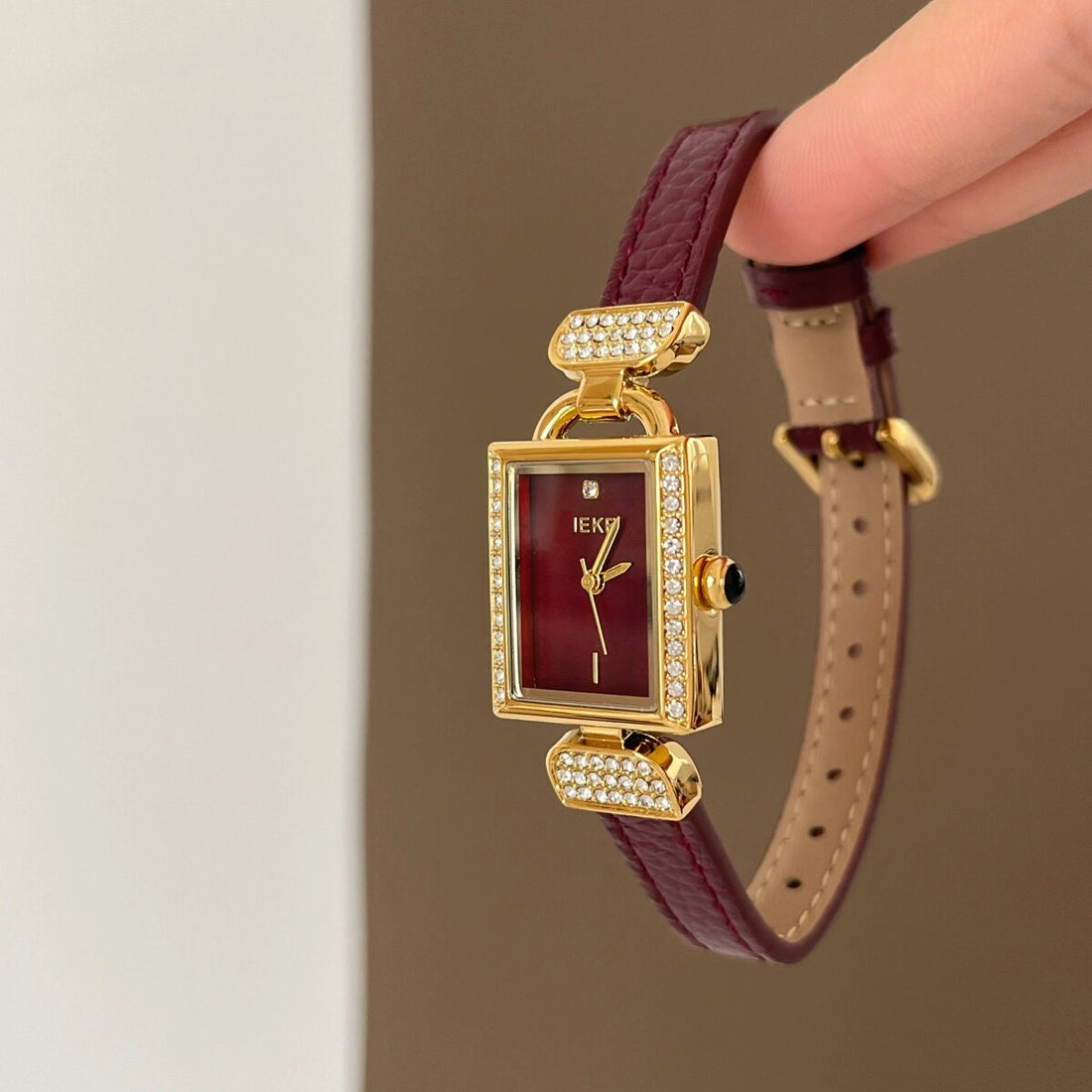 Square Case Leather Strap Watch [E4EC3HYV]