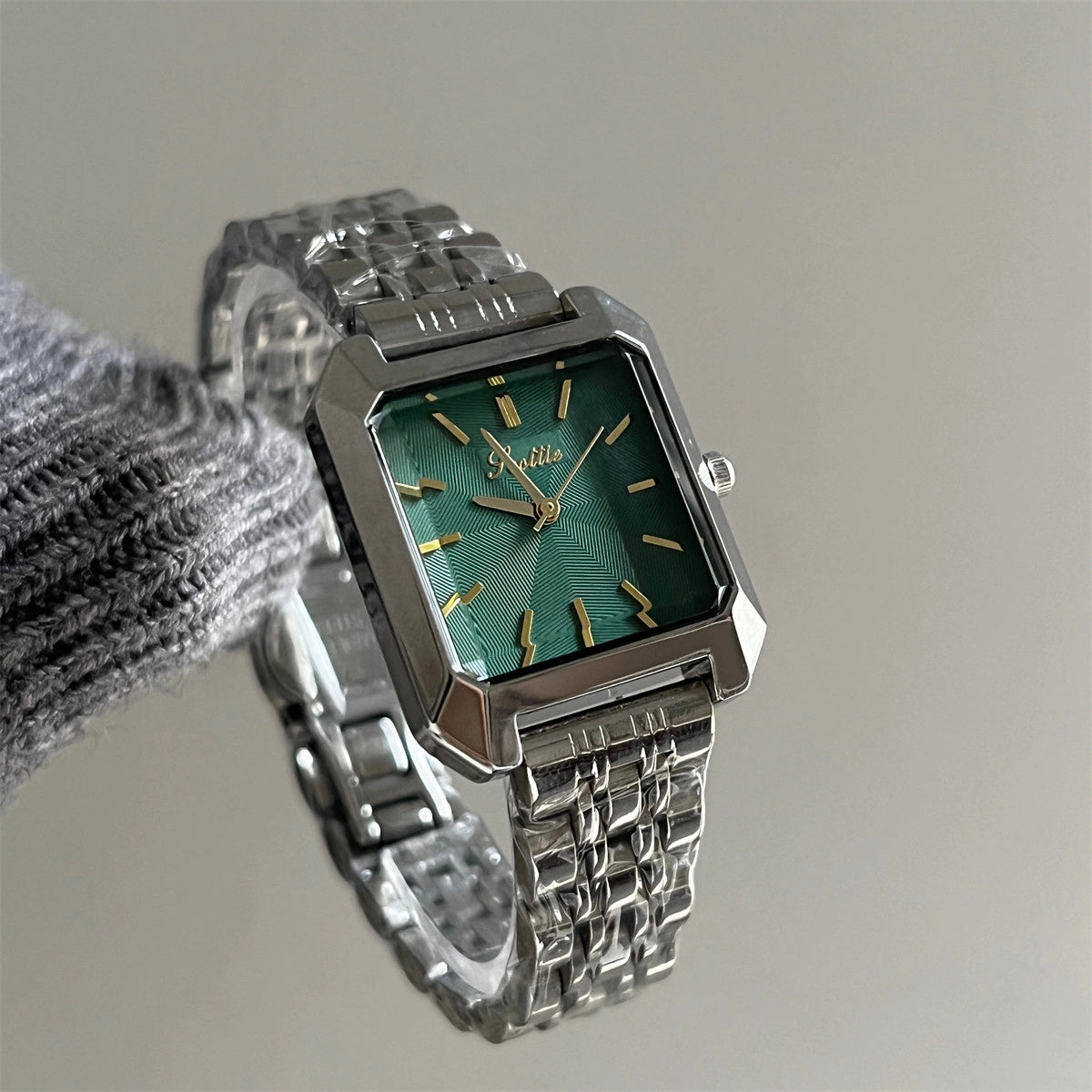 Square Case Minimalist Wrist Watch [6X8Y5FHS]