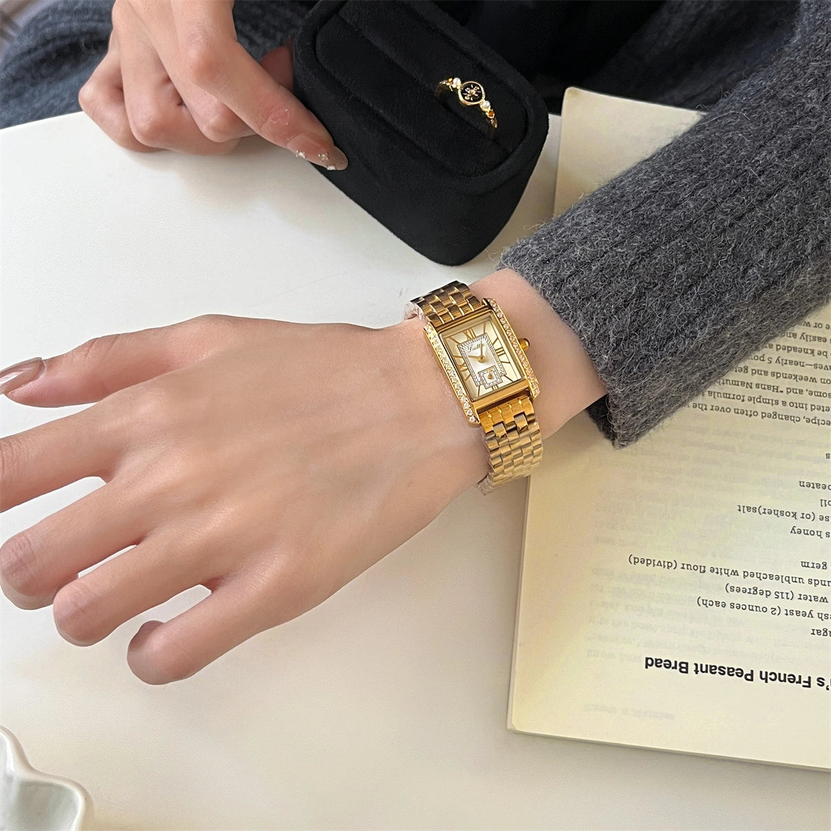 Square Dial Bracelet Watch [DWSHUA6N]